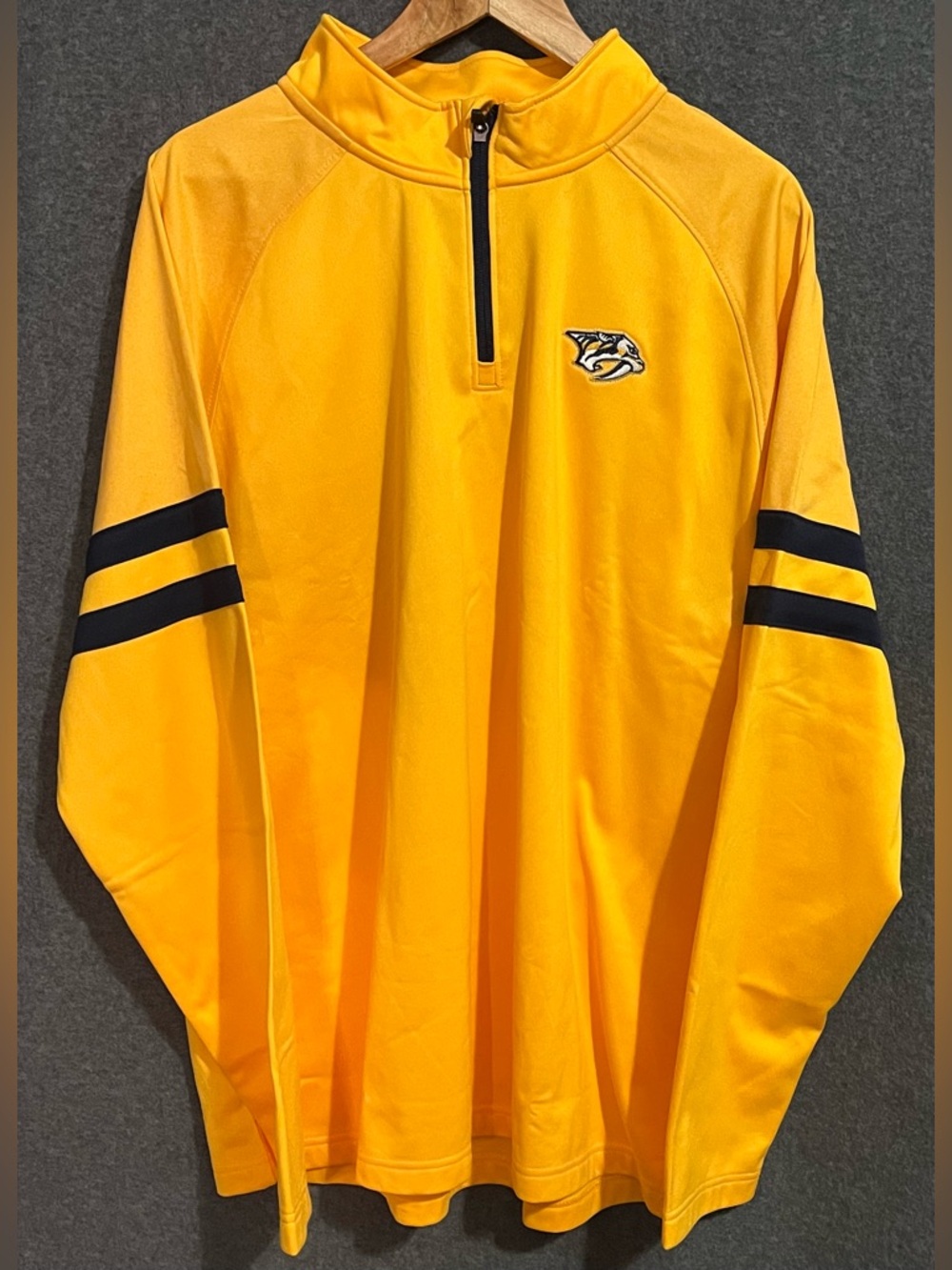 NHL Nashville Predators 1/4 Zip Men’s Pullover XL Officially Licensed B00089